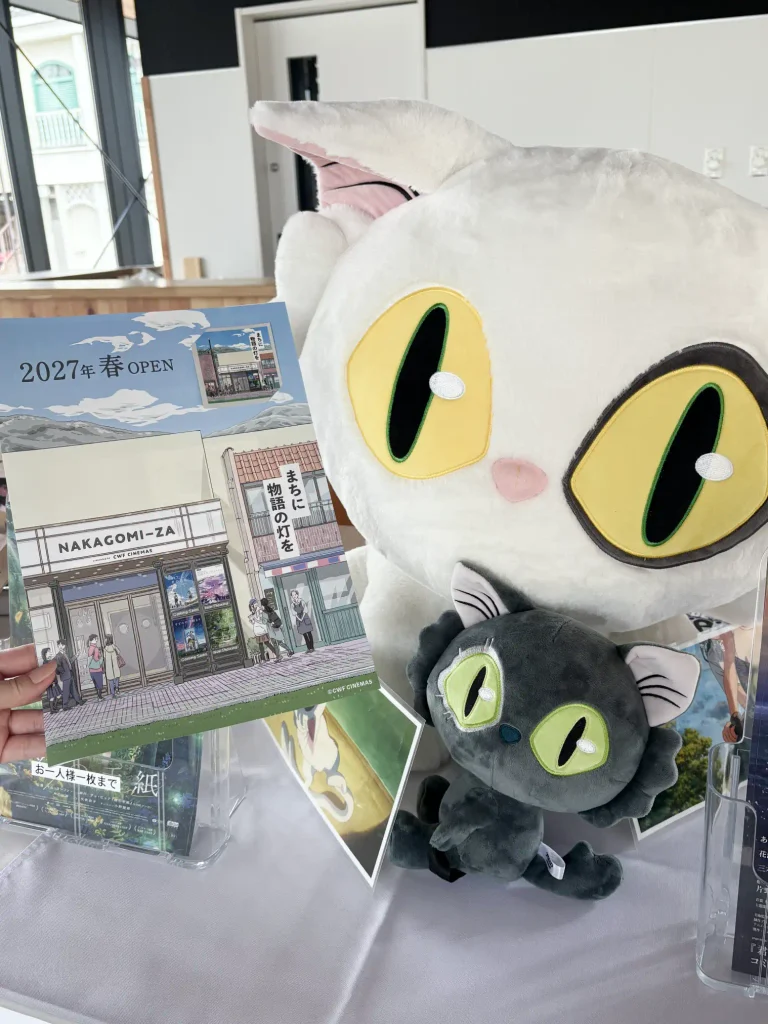 劇場イメージビジュアルを使用したオリジナルステッカー